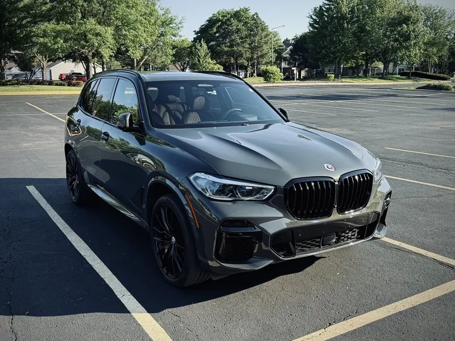 Valenci Supercars 2022 BMW X5 M50i rental Chicago